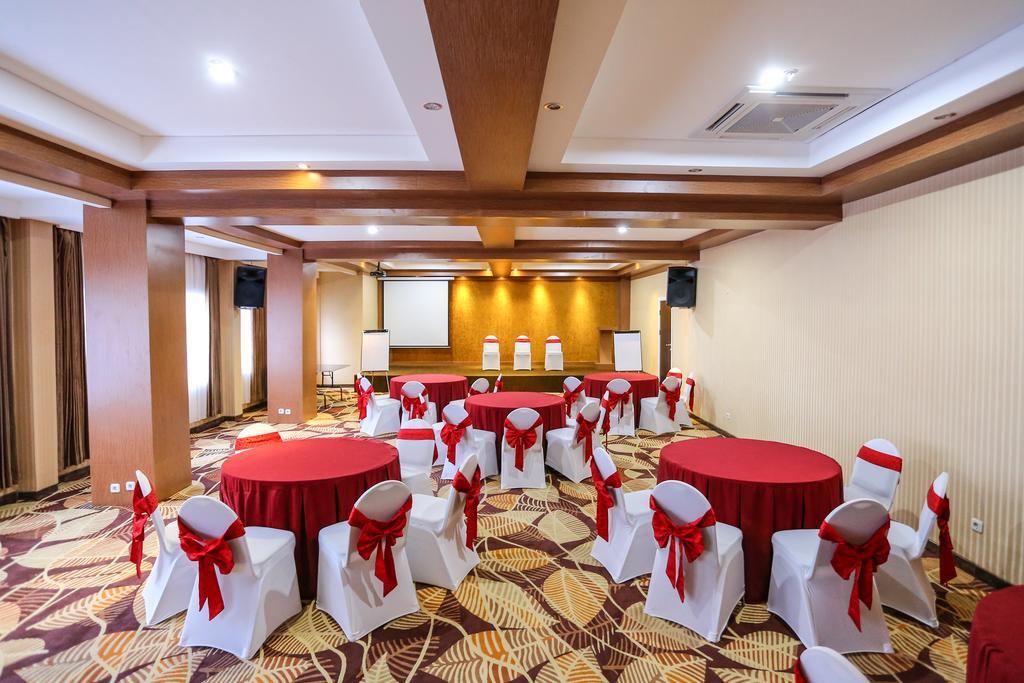 Sylvia Hotel Premier Kupang Kupang  Exterior foto