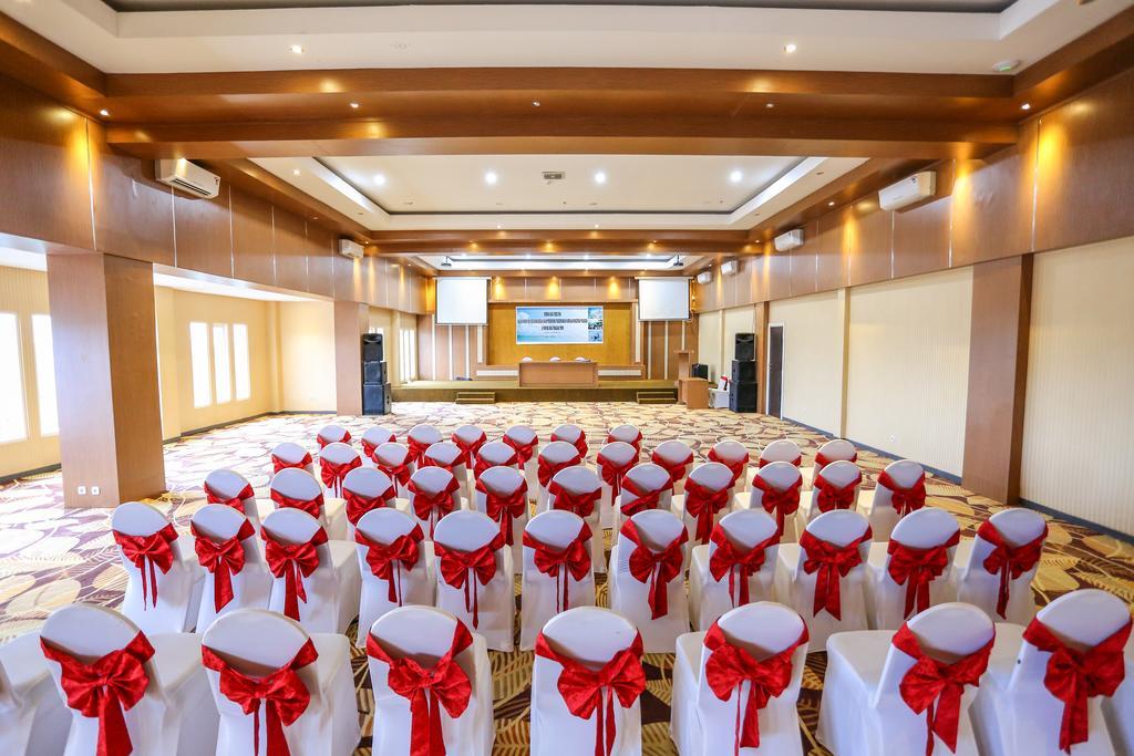 Sylvia Hotel Premier Kupang Kupang  Exterior foto