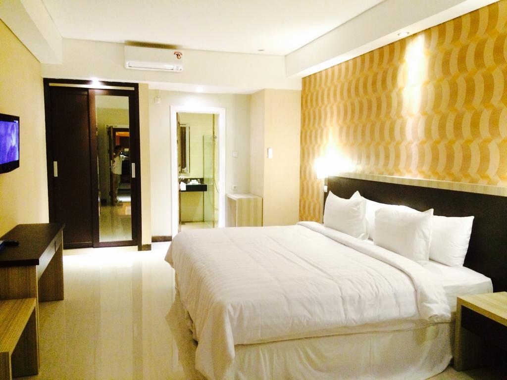 Sylvia Hotel Premier Kupang Kupang  Zimmer foto