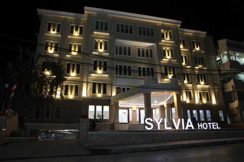 Sylvia Hotel Premier Kupang Kupang  Exterior foto