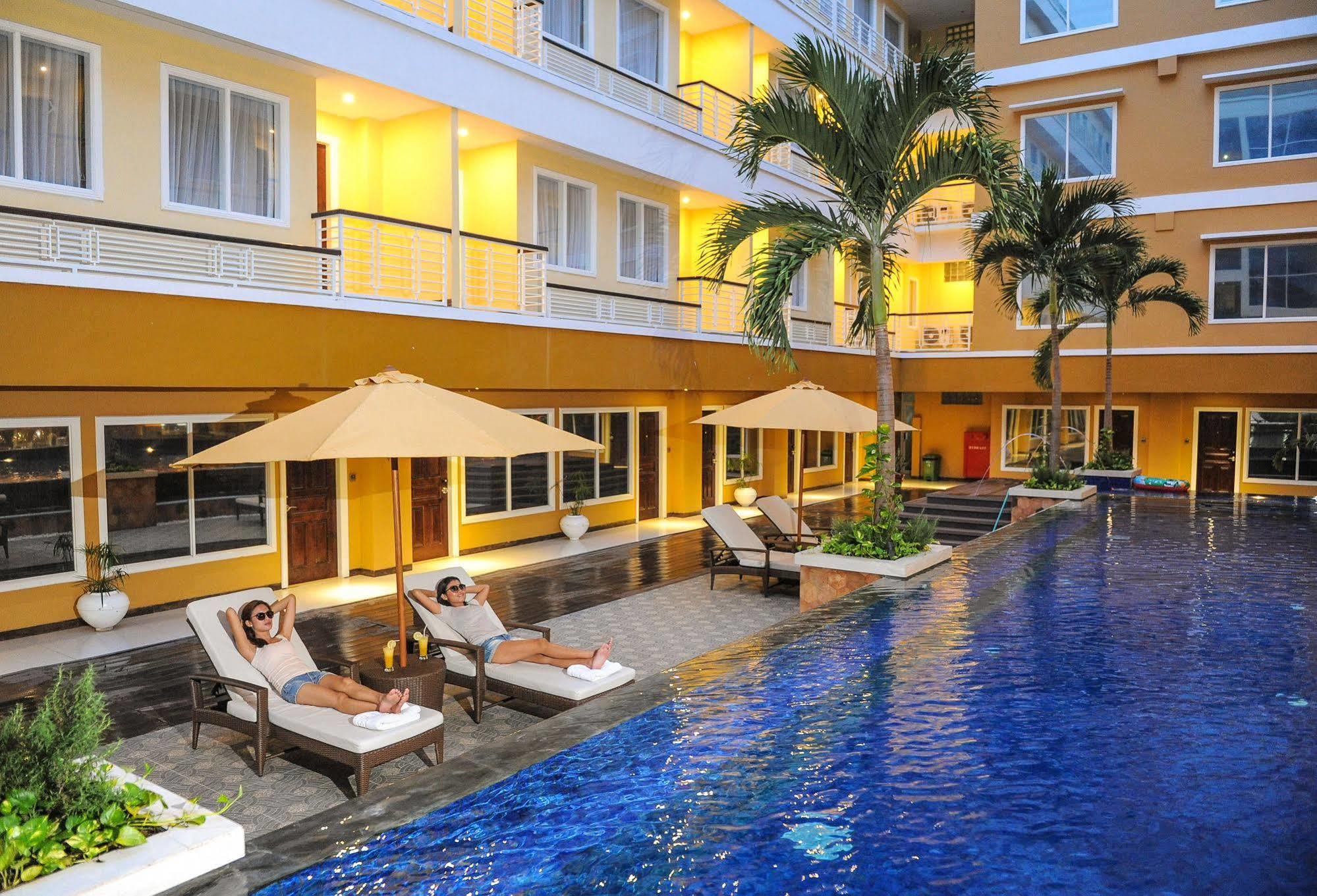 Sylvia Hotel Premier Kupang Kupang  Exterior foto