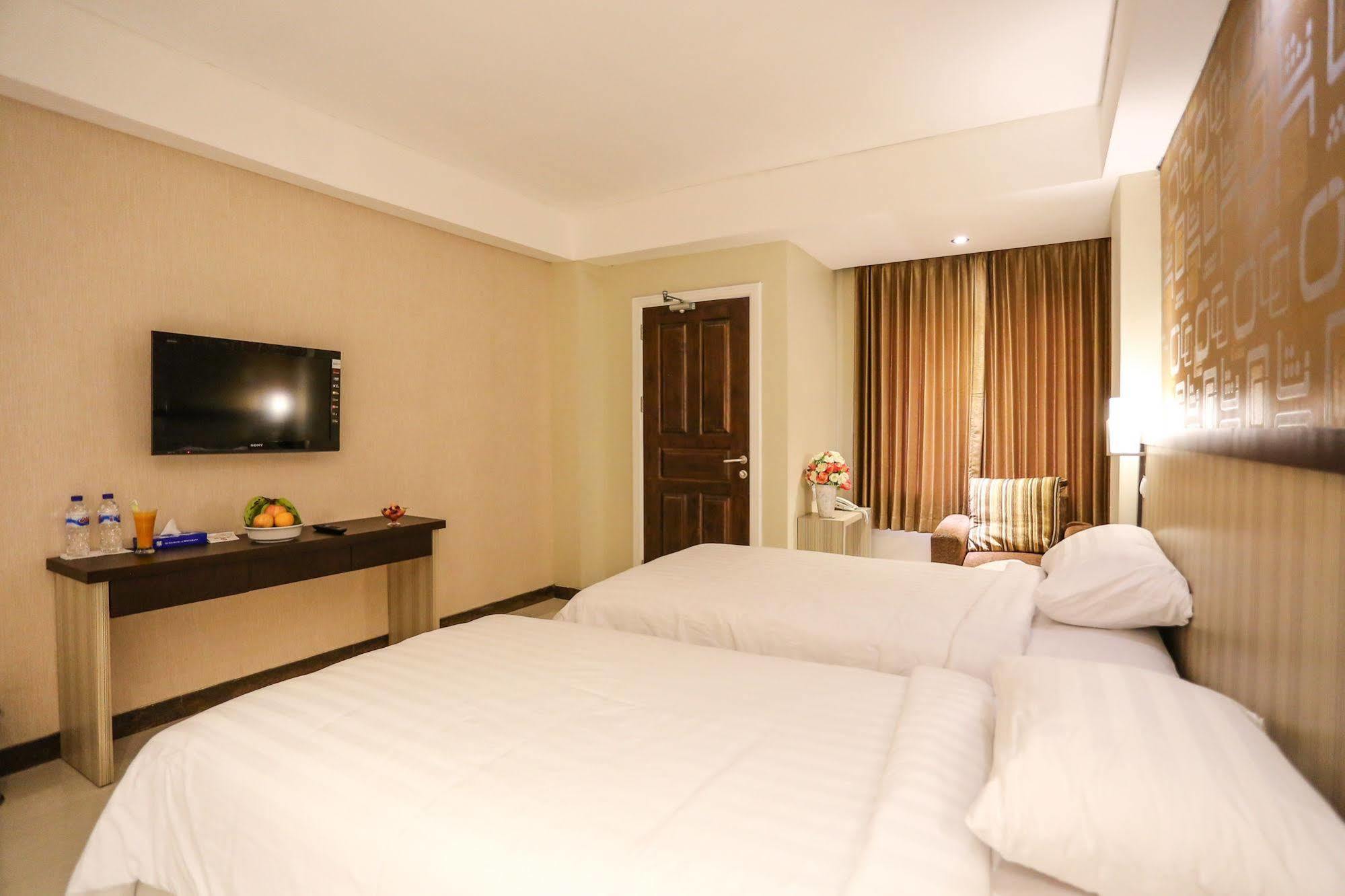 Sylvia Hotel Premier Kupang Kupang  Exterior foto