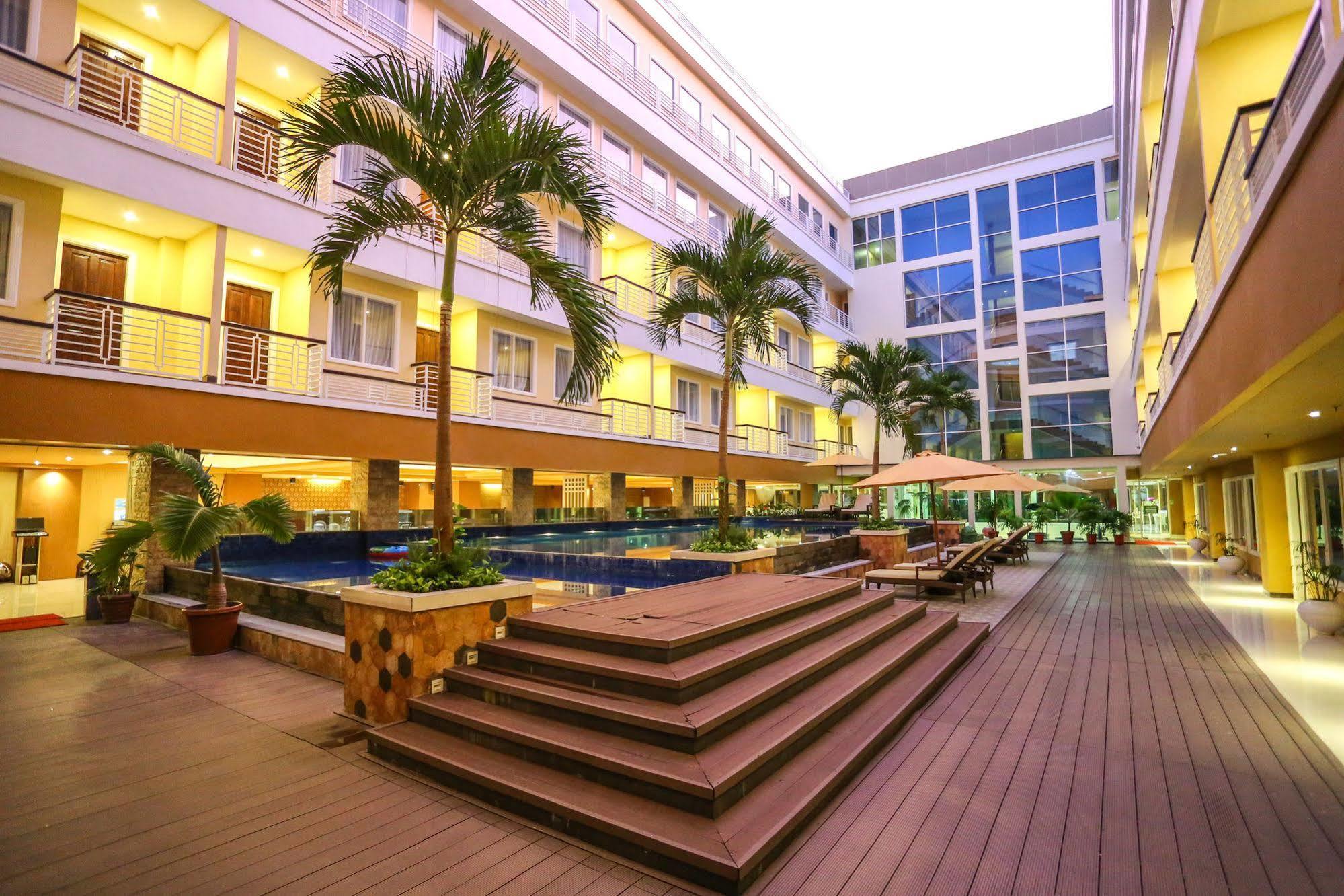 Sylvia Hotel Premier Kupang Kupang  Exterior foto