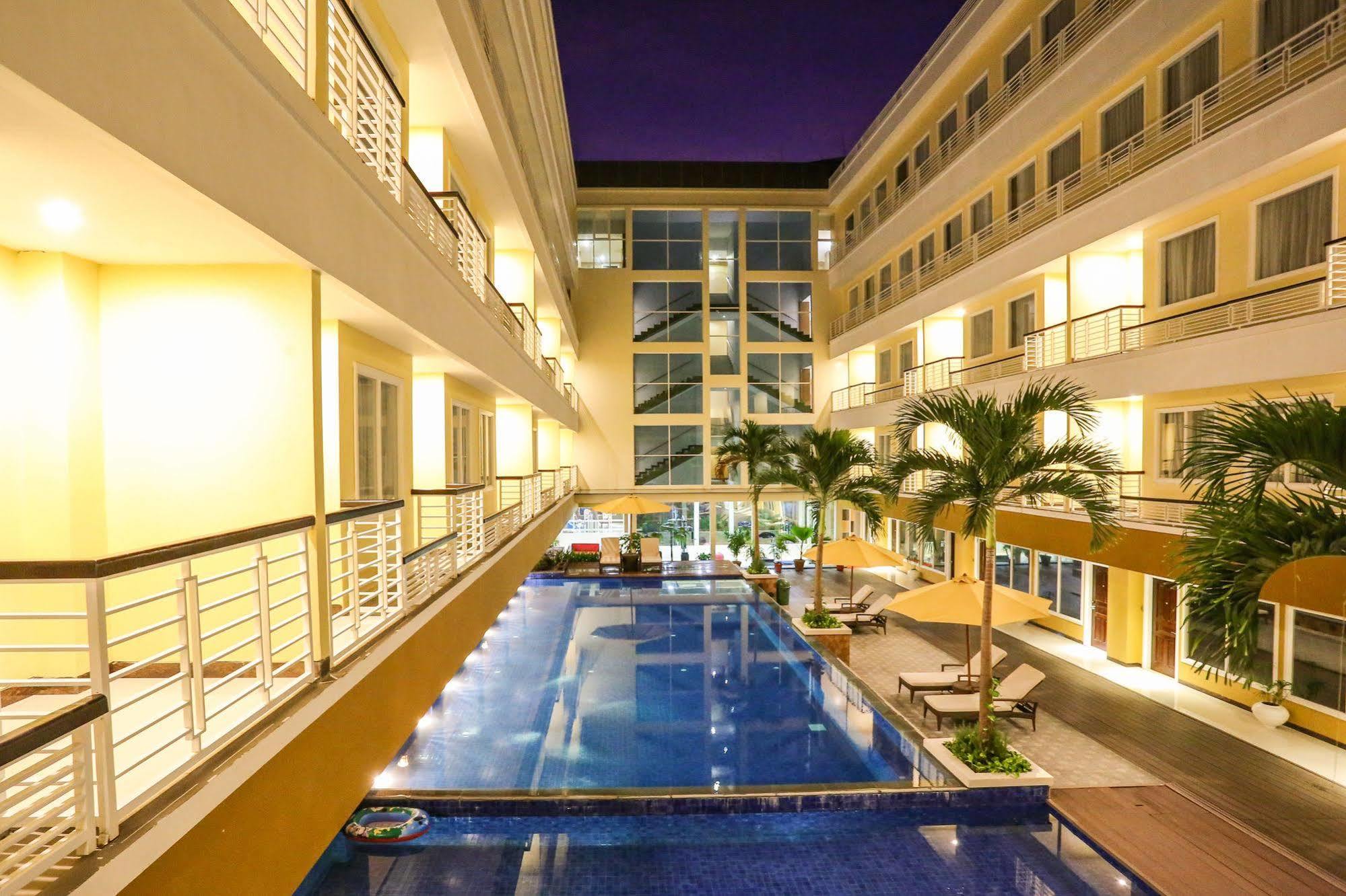 Sylvia Hotel Premier Kupang Kupang  Exterior foto
